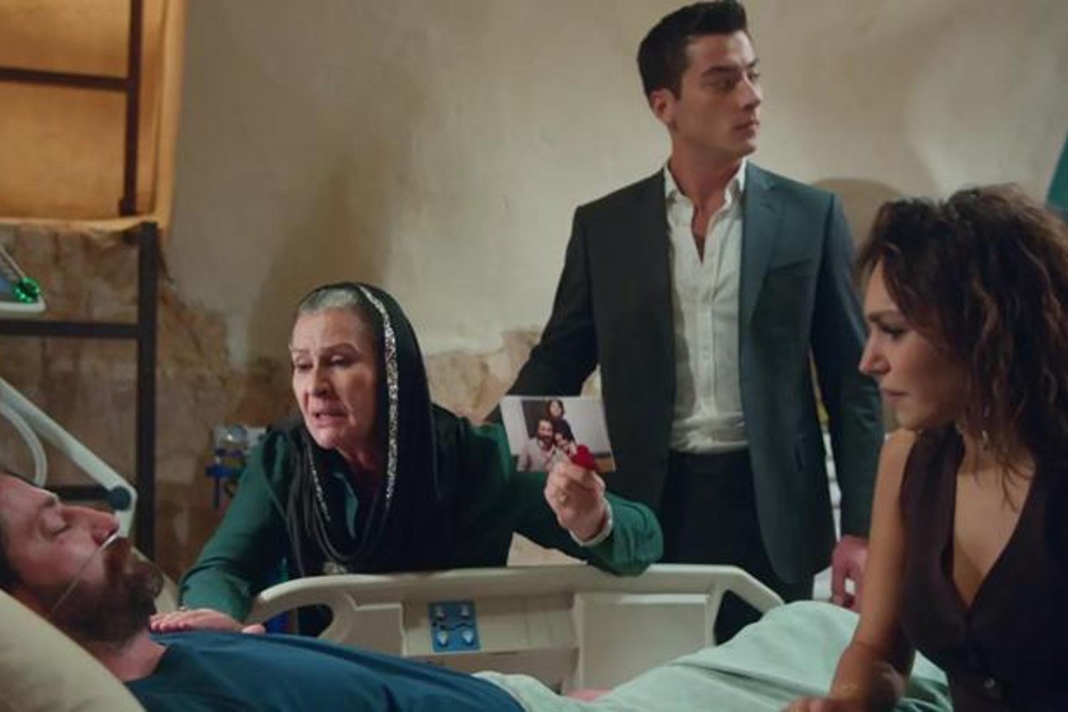 Uzak Şehir'de Sahra Şaş'tan Duygulandıran Aile Notu