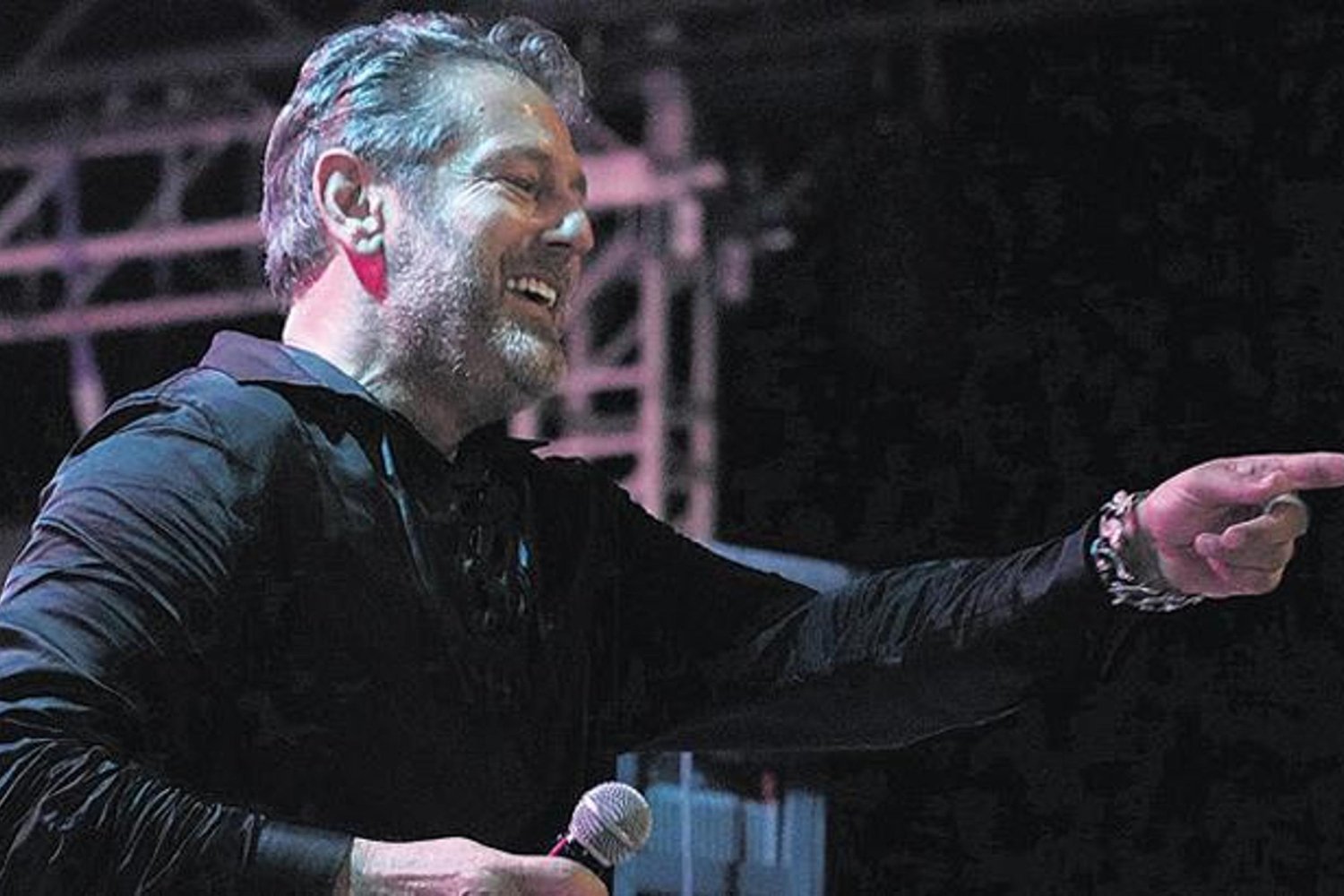 Nostaljik Konser: Şarkıcı 90'lardan Günümüze Unutulmaz Performanslar Sergiledi