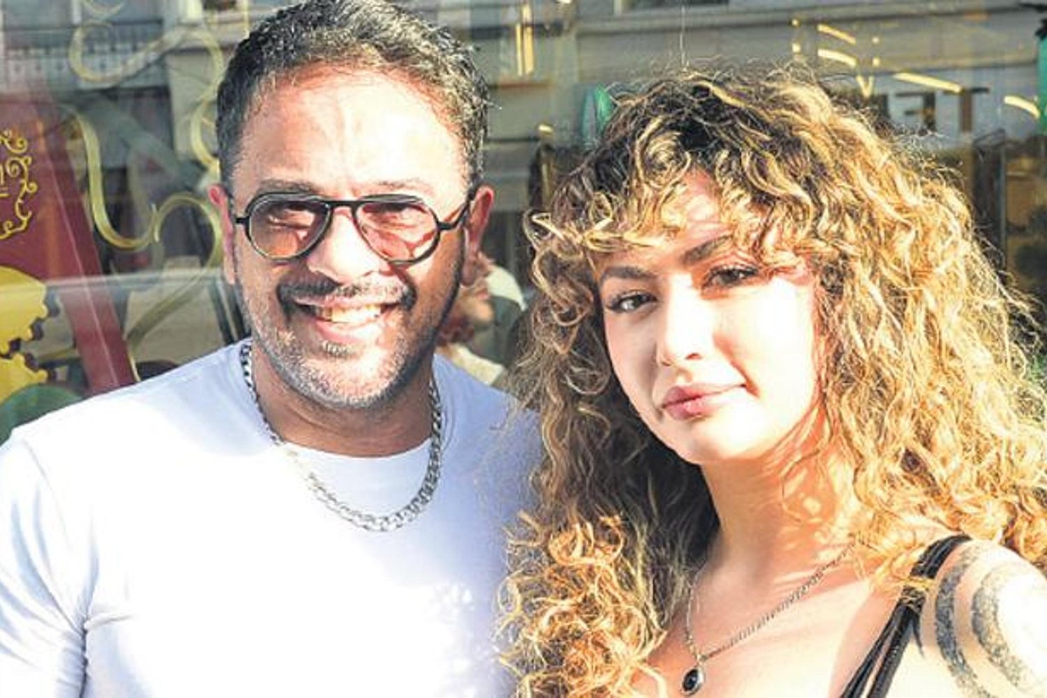 Sanatçı Mesut Yılmaz Rusya'daki Hayranlarını Analı Kızlı Çorbasına Benzetti!