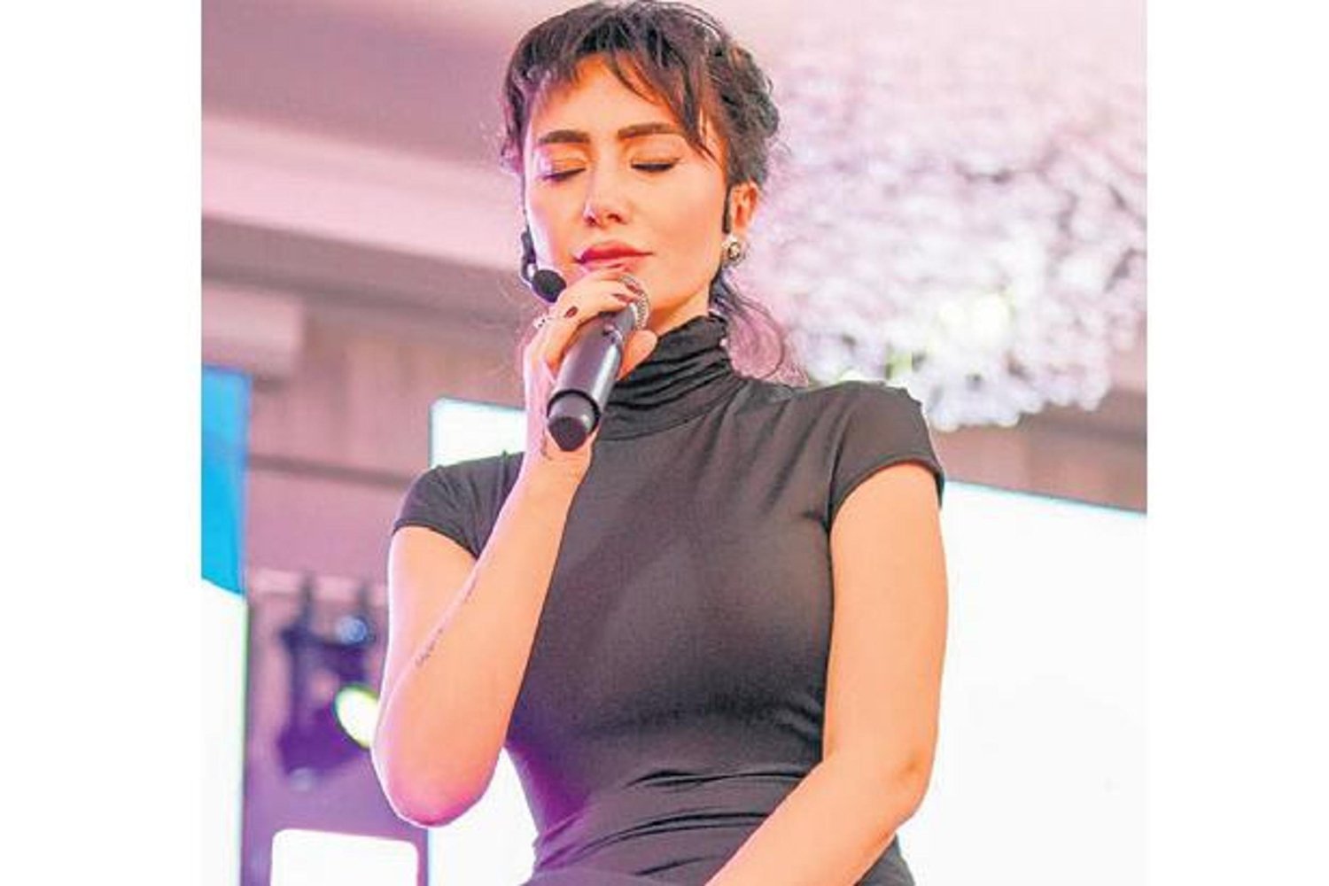 Göksel Ünsal Sahnede Sezen Aksu Cover’larıyla Göz Doldurdu