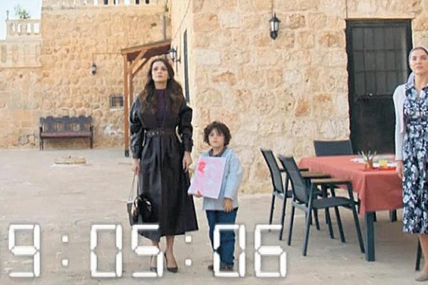 Uzak Şehir Dizisi 87. Ölüm Yılında Atatürk Saygı Duruşuyla Zirvede