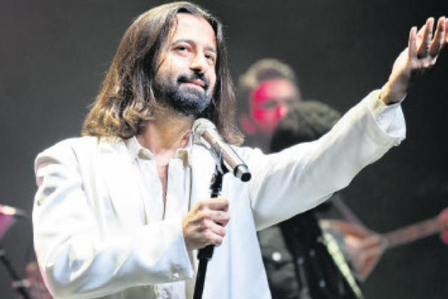 Yüksek Energili Konser: Sanatçı Yeni Teklisiyle Göz Dikkat Çekti