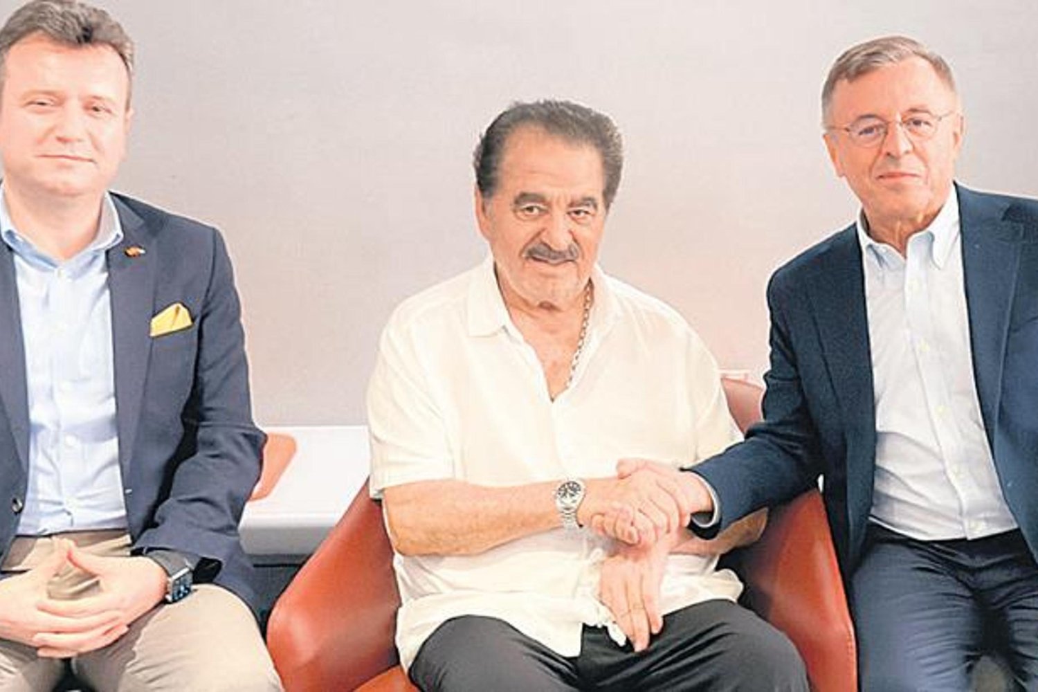 İbrahim Tatlıses Dubai’de Konseriyle İmparatorluk Taçlandırdı