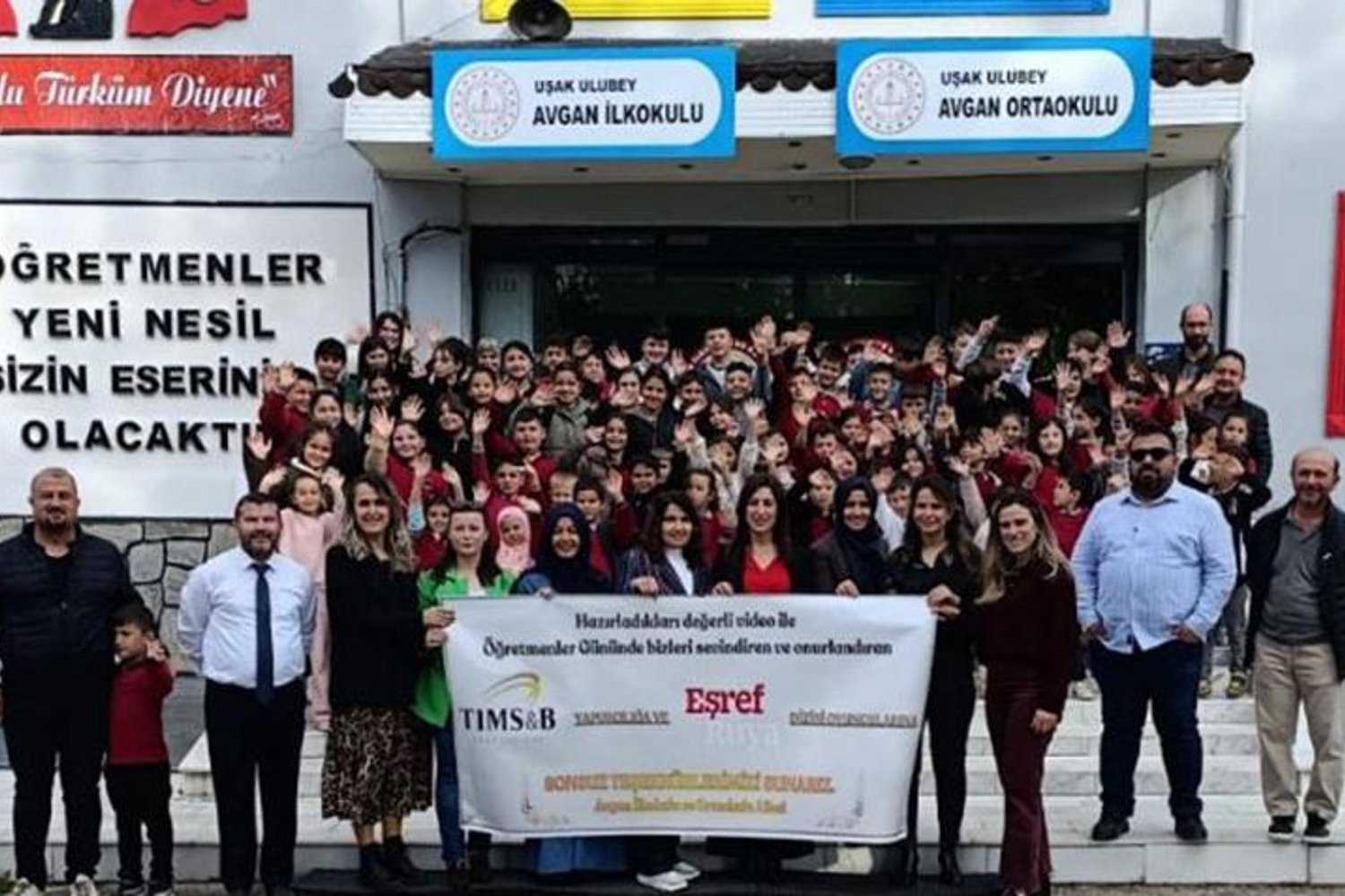 Eşref Rüya Dizisinin Oyuncuları Öğretmenlere Şükran Ziyareti ile Gönülleri Hoş Etti