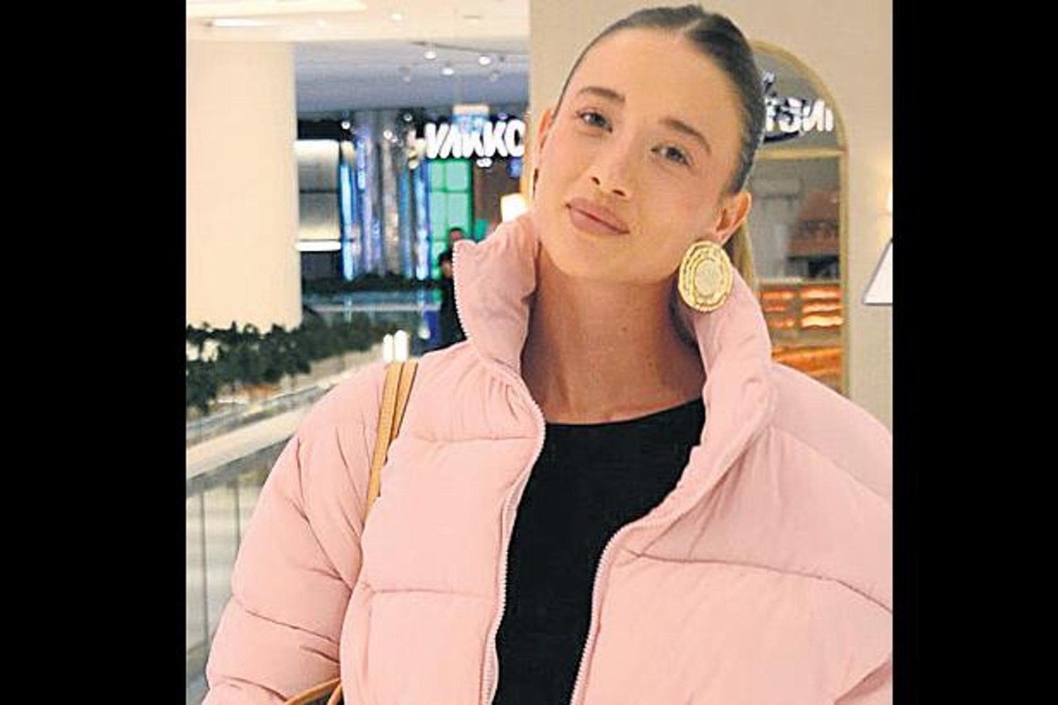 Şarkıcı Evlenmeyi Konuşuyor İstanbul Akmerkez'de Görüntülendi