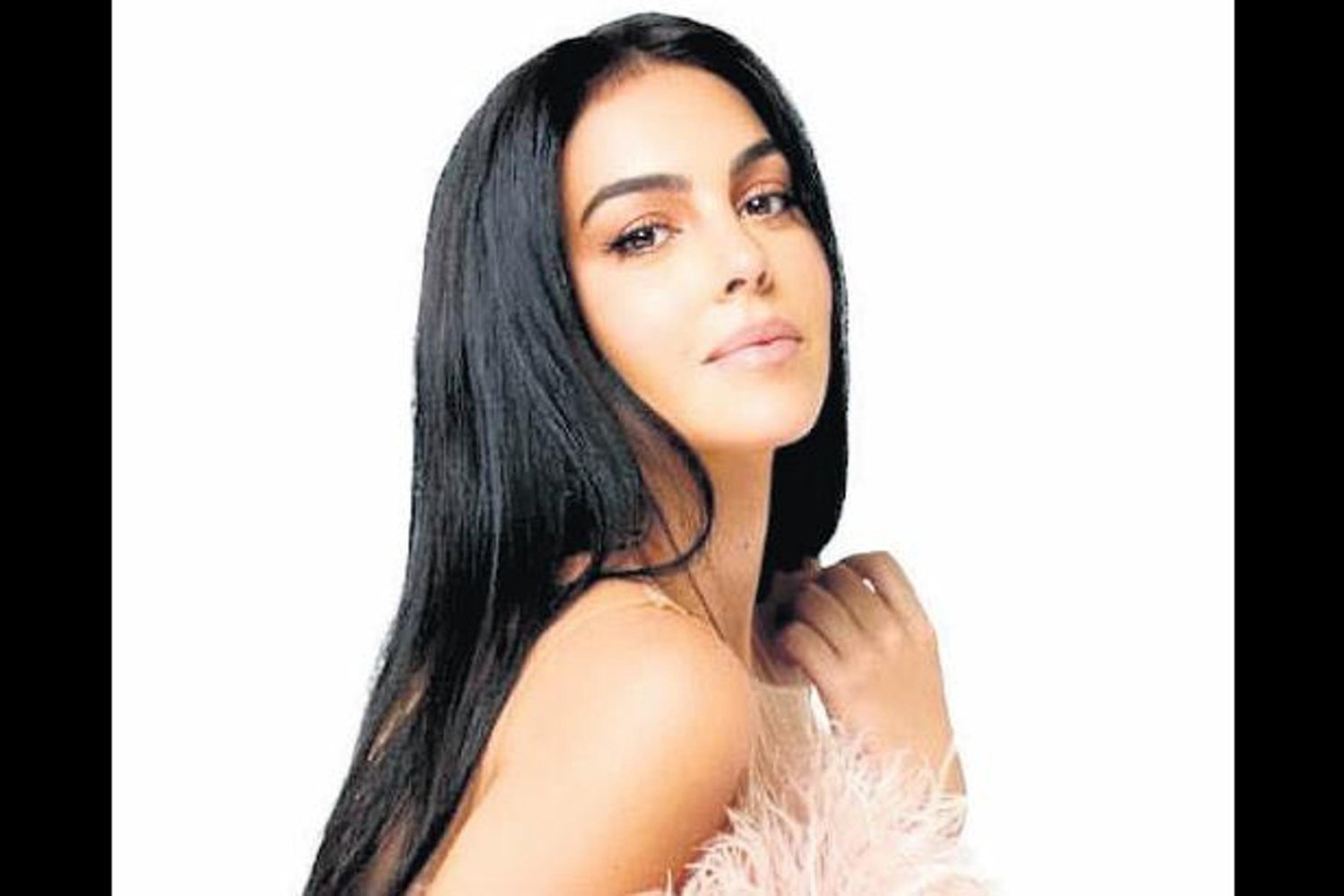 Georgina Rodriguez Trendyol Körfez Kampanyası İle Göz Kamaştırıyor