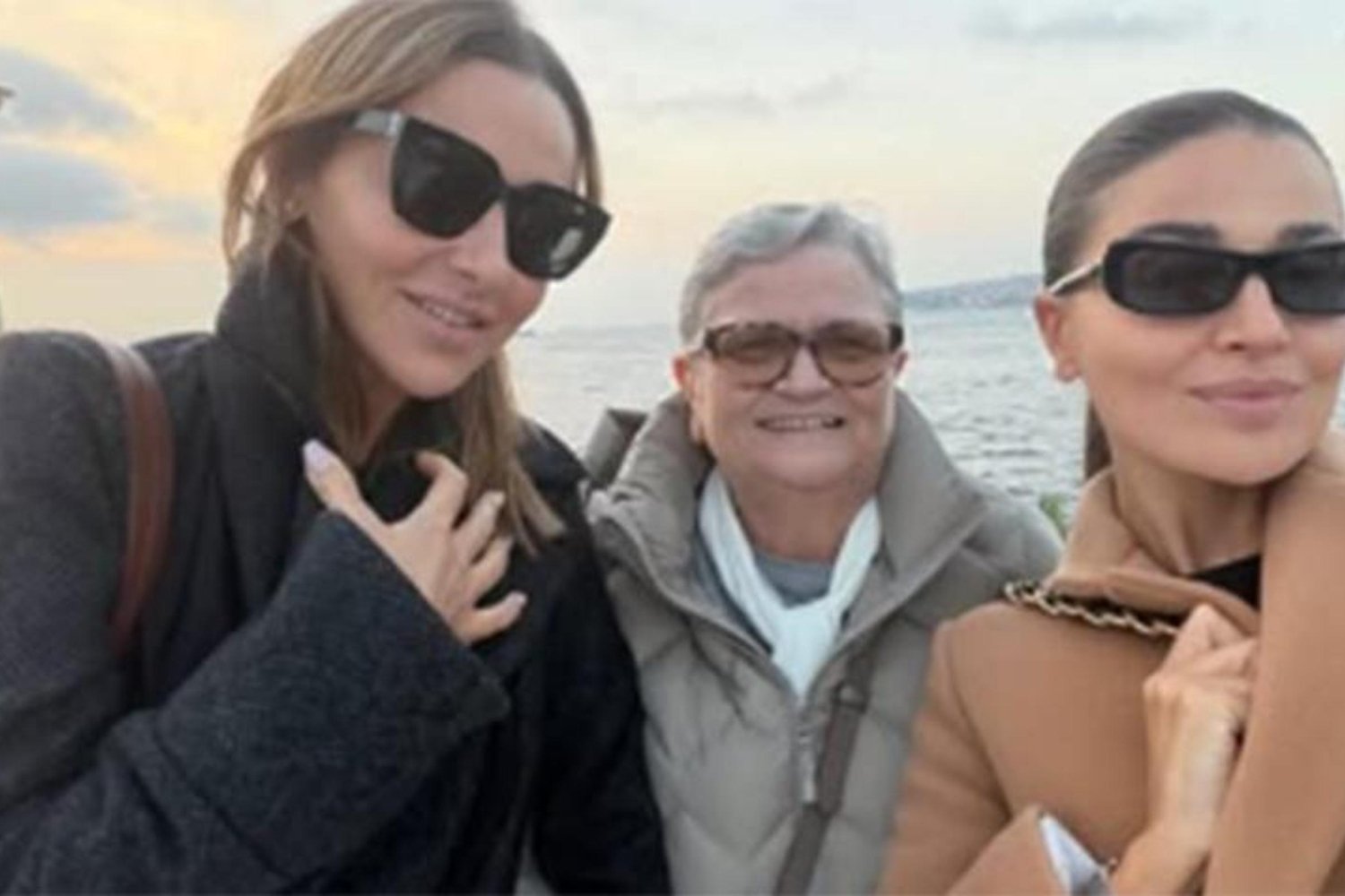 Hadise Ailesiyle Samimi Pozu Paylaştı: Sosyal Medyada Gündem Oldu