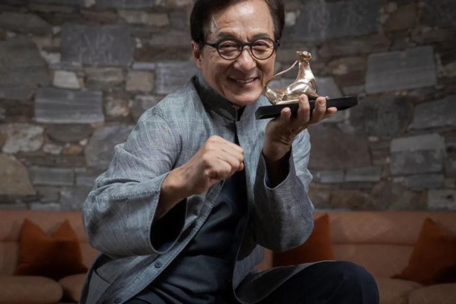 Jackie Chan Sağlıklı Açıklamasıyla Ölüm Söylentilerini Yalanladı