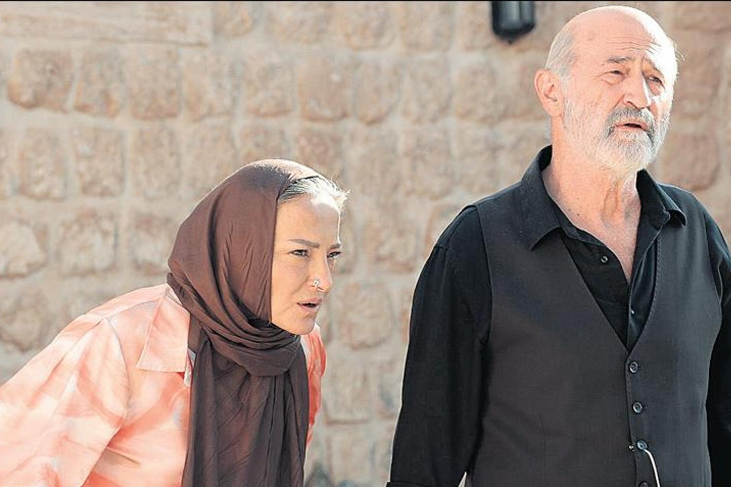 Uzak Şehir'de Fidan ve Ecmel'in Yaratıcı Çatışmaları Viral Oldu