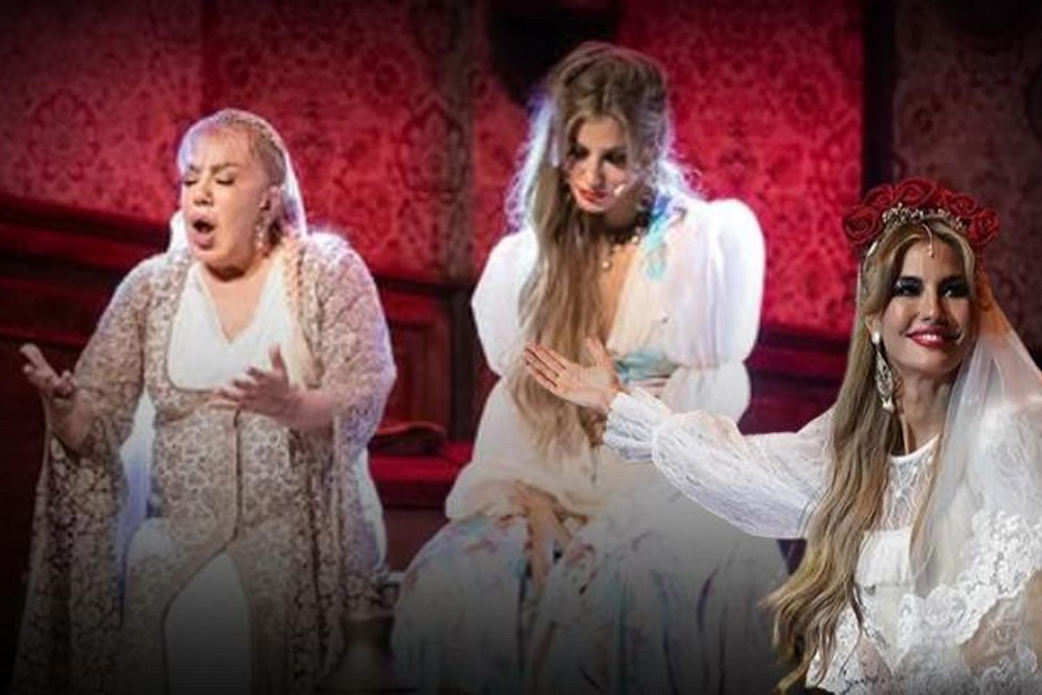 Mine Koşan ve Çağla Şıkel Arasında Gerilim Dedikoduları Sürüyor