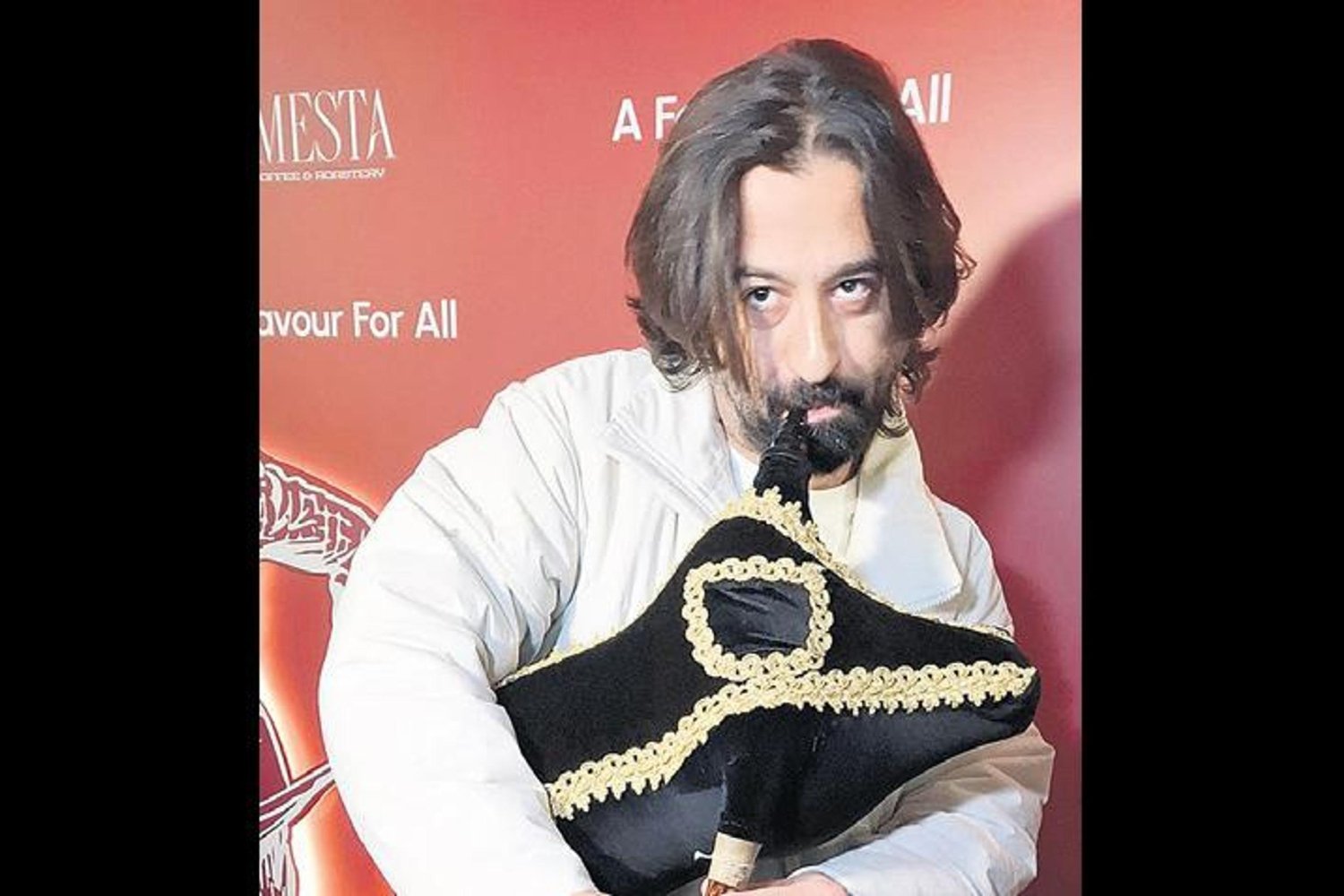 İstanbul’da Tulum Çalan Şarkıcının Sürpriz Açıklaması