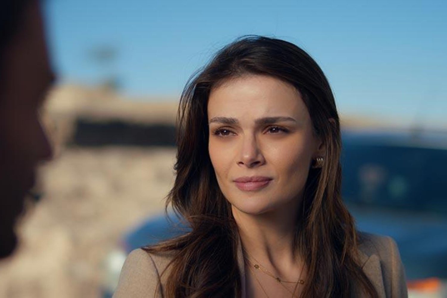 Uzak Şehir'de Cihan-Alya Aşkı Savaşını Sorgulatan Anlar