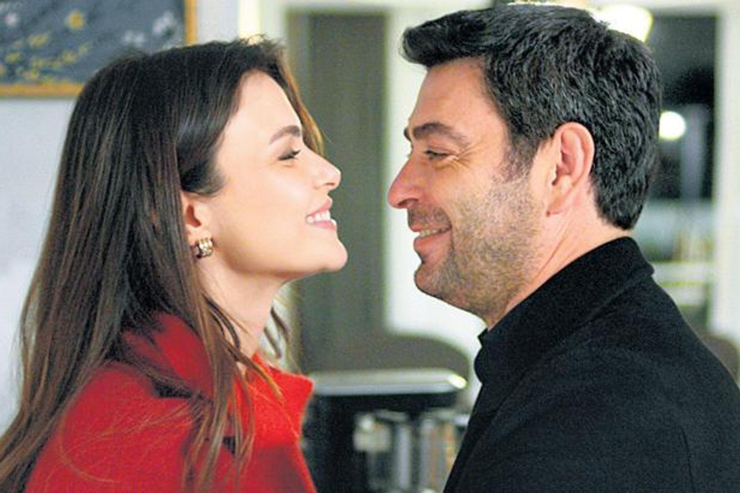 Uzak Şehir dizisinde aşk ve gerilim bir arada! Sürpriz gelişmeler olacak