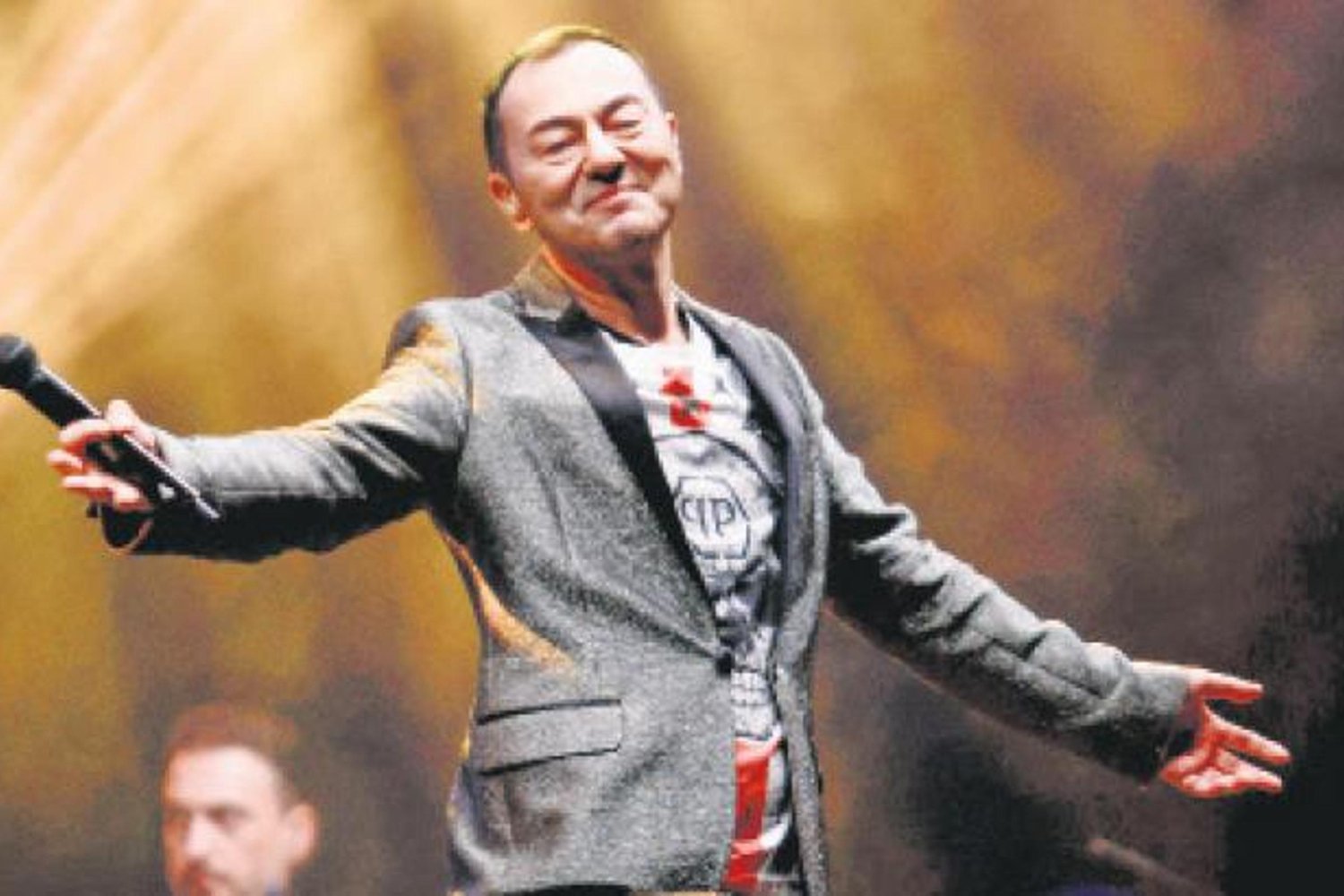 Müzik Gecesi: Ortaç Hollanda ve Almanya’da Hayranlarını Coşturdu