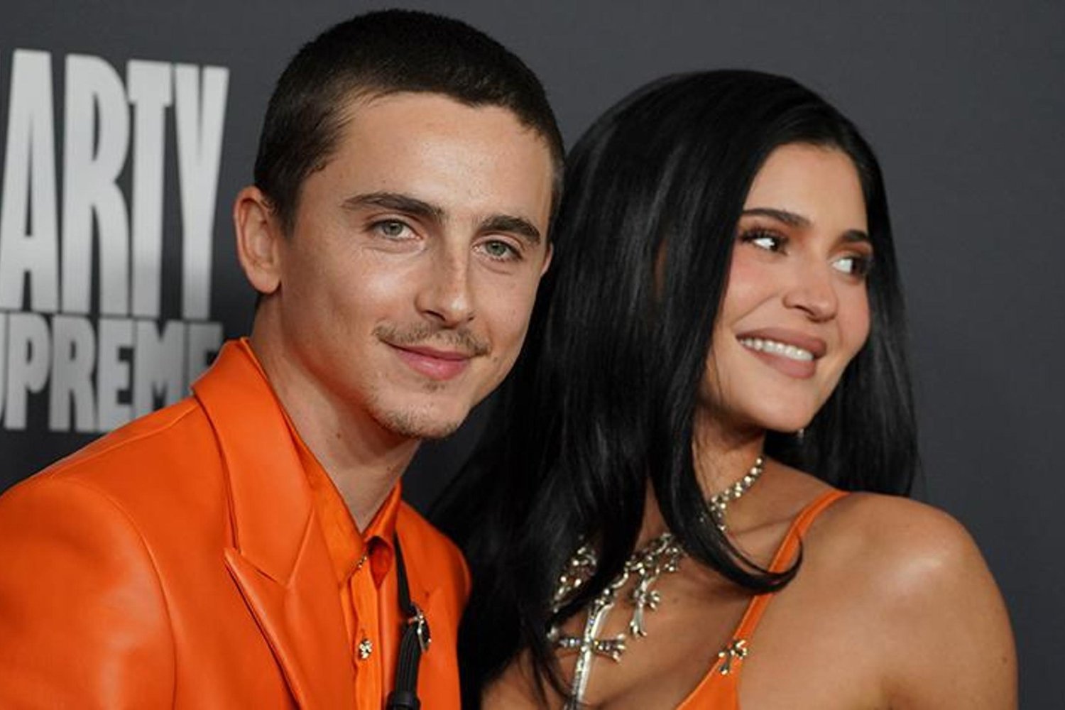 Timothee Chalamet ve Kylie Jenner Los Angeles Prömiyerinde Göz Kamaştırdı