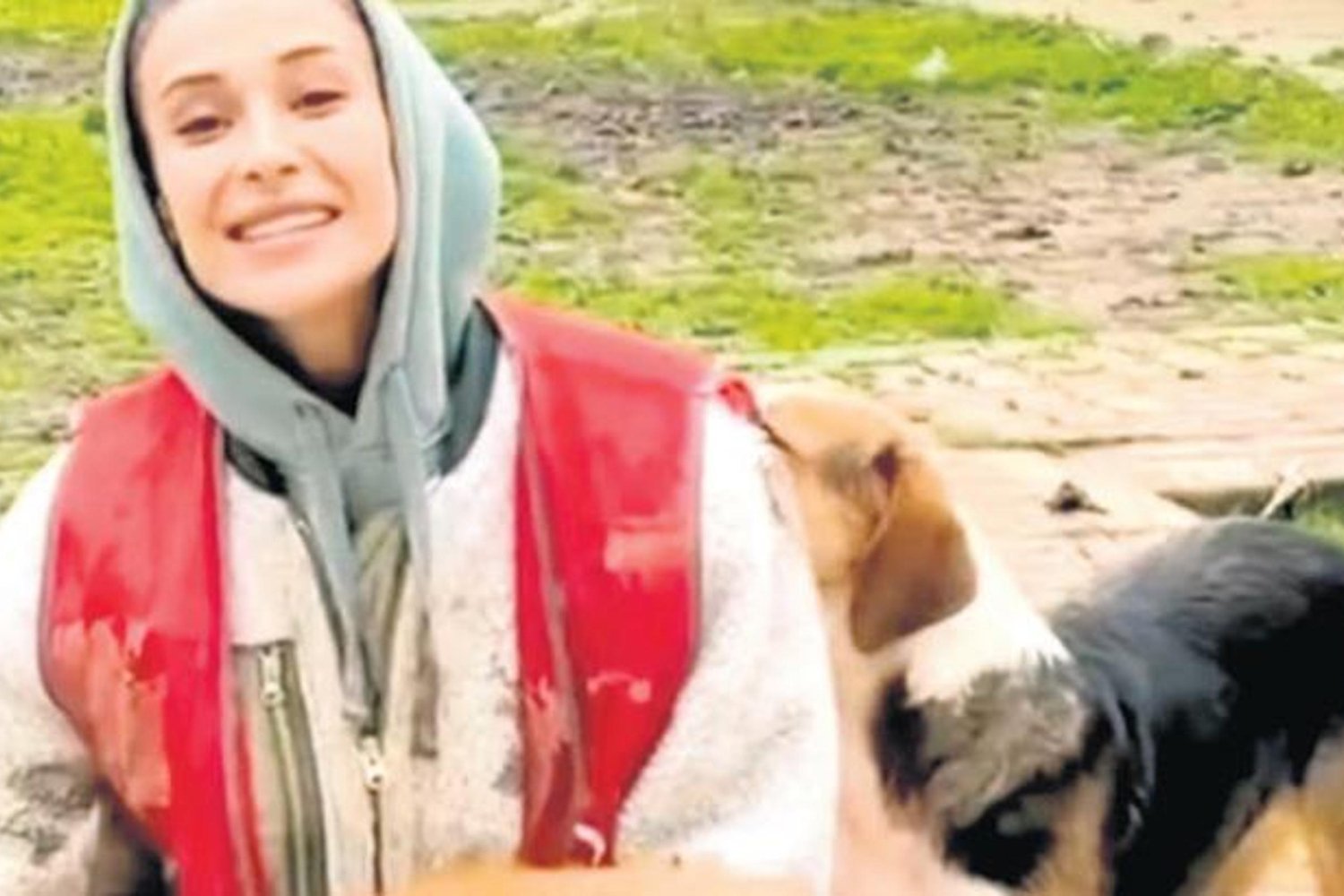 Görev: Ünlü Oyuncu Hayvanseverlik Etkinliğinde Minik Dostlar İçin Mama Dağıttı