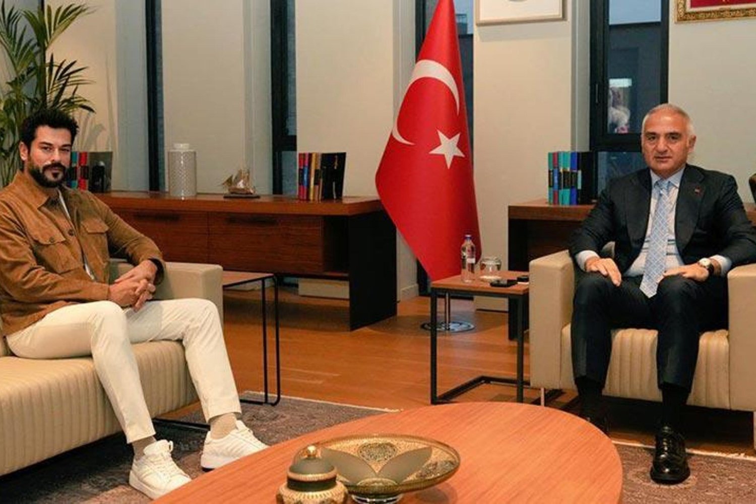 Kültür Sanat Buluşması: Bakan Ersoy Burak Özçivit ile AKM'de Gördü