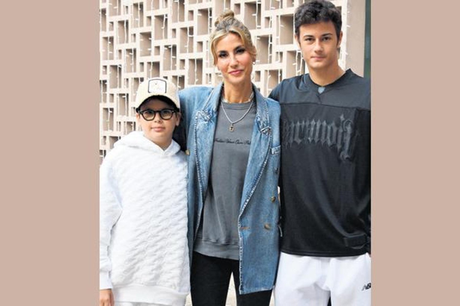 Magazin Haberleri: Ünlü Sunucu Jet Sörfle Kendini Geliştiriyor!