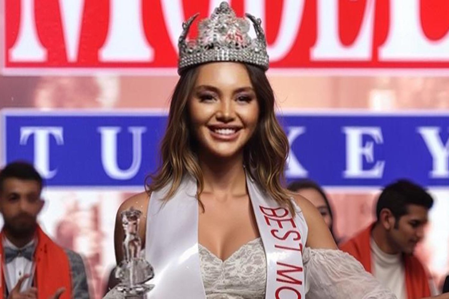 Ünlü Temsilcisi Büşra Karakaş'tan Açıklama: Olaylar Asılsız ve Hukuki Süreç Başlatıldı