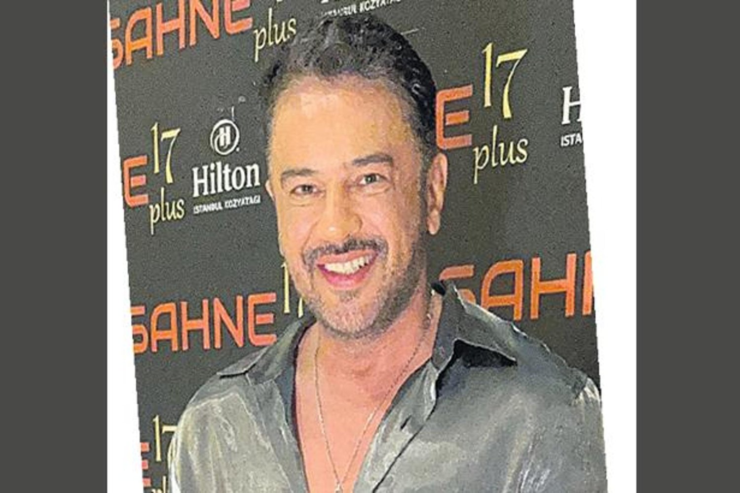 Emre Altuğ’dan 'Bir Pop Masalı' Konserinde Eski Günlere Özlem