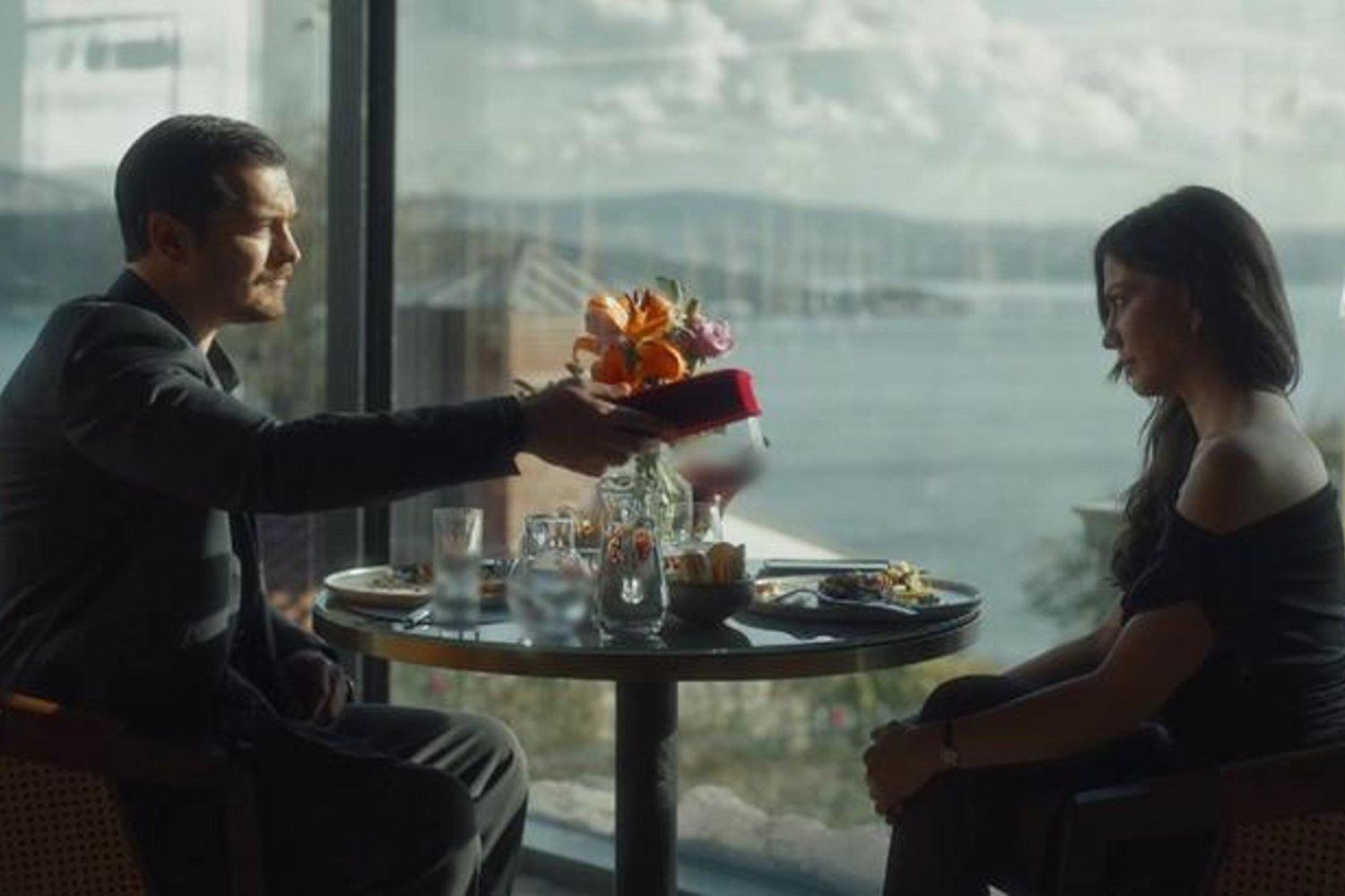 Eşref Rüya'nın Yeni Bölüm Tanıtımı Aşk ve Gizem Dolu Çekişme Vadediyor