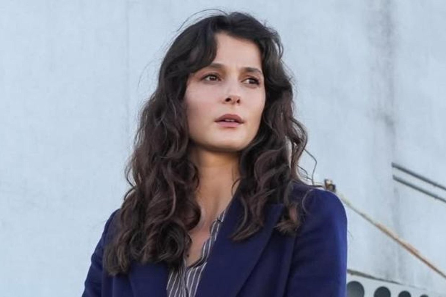 Eşref Rüya Dizisi Çarşamba Reyting Rekortmeni! Çiğdem Komiser Çido'nun Sürpriz Hamlesi