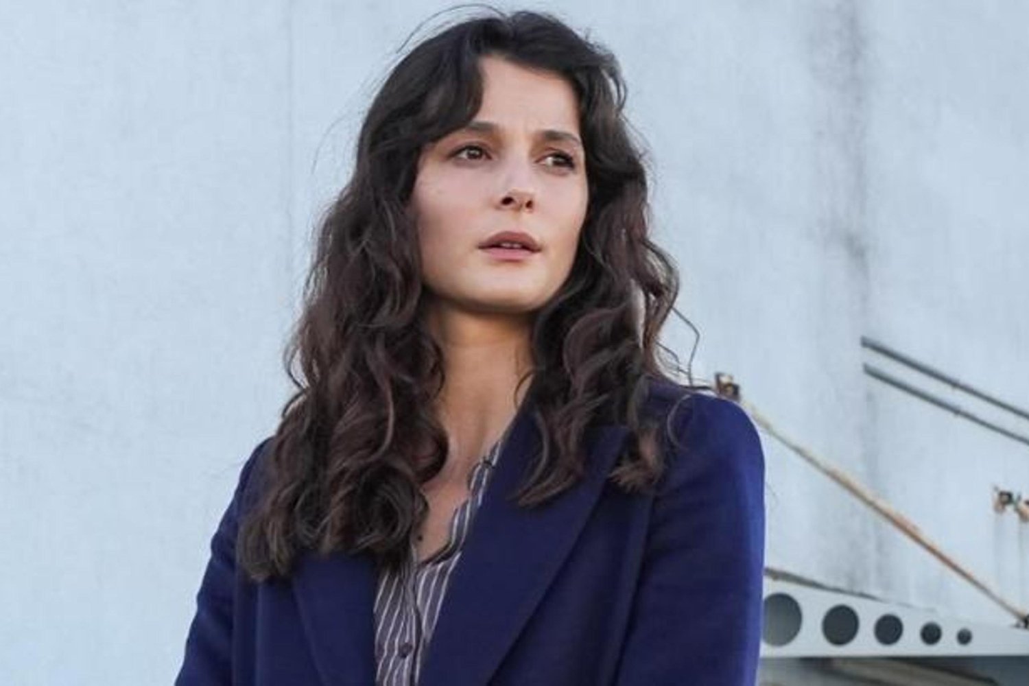 Eşref Rüya'da Çiğdem Komiser Büşra Develi Yeni Instagram Pozlarıyla Dikkat Çekiyor