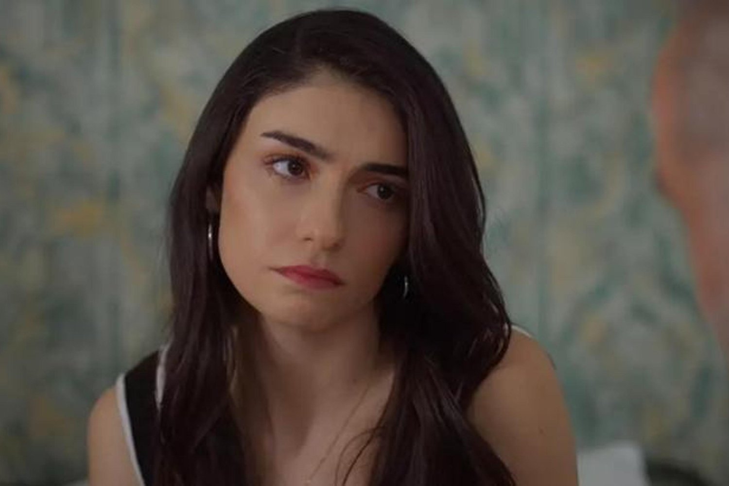 Hazar Ergüçlü'nün Dilber Canlandırması İle Etkileyici Tanıtım Şovu