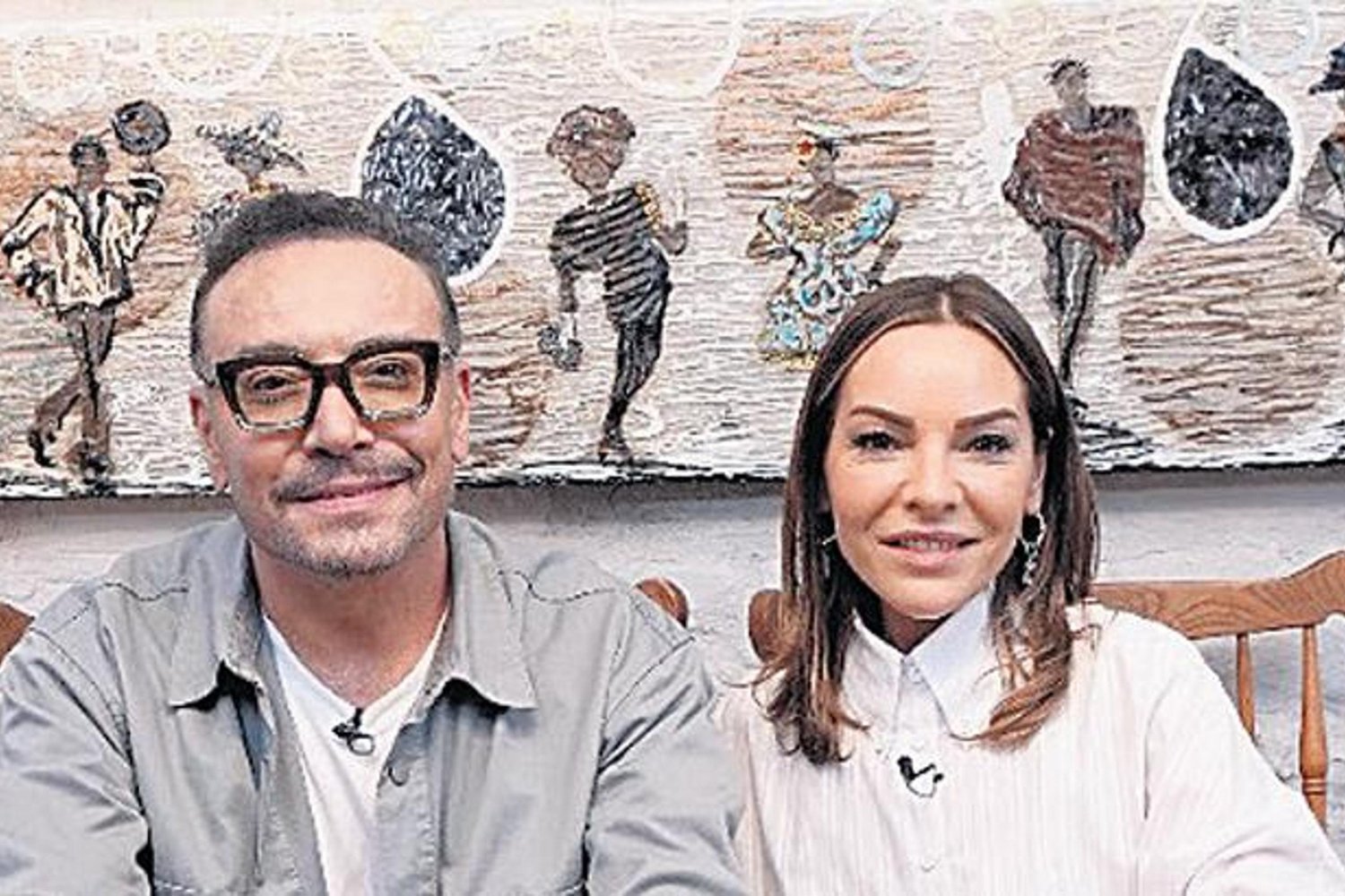 Yüz Gerdirme Operasyonu İle Gençleşen Ünlü Şarkıcı Dikkat Çekiyor