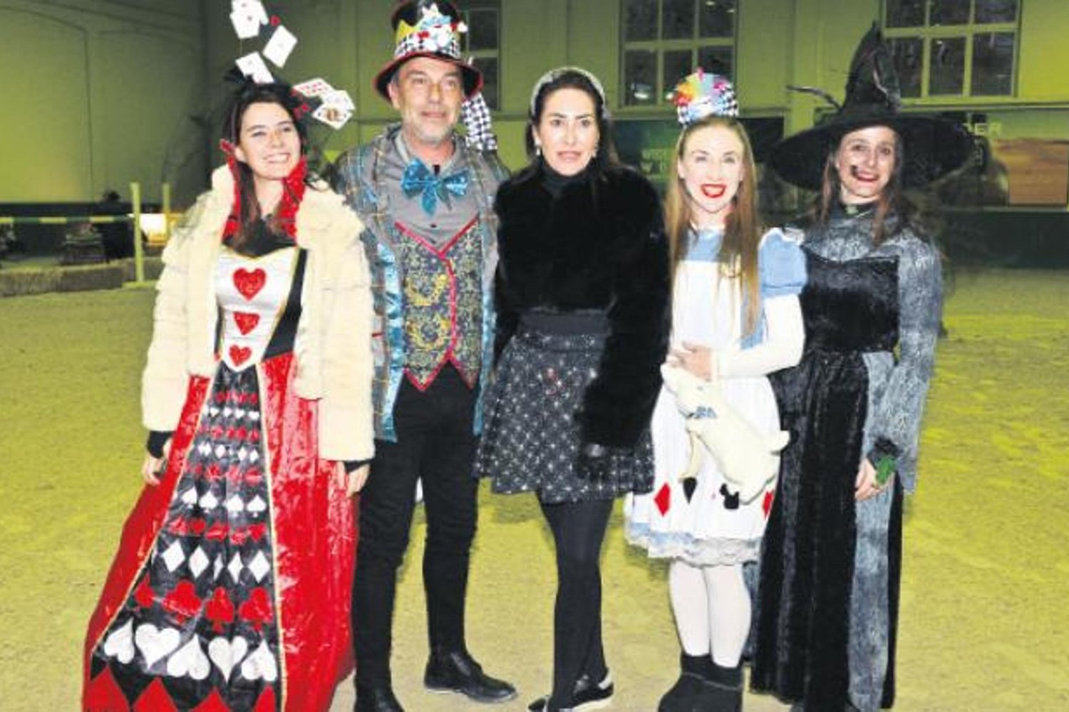 Yarışmanın İlk Gününde Renkli Kostümler ve Neşeli Atmosfer