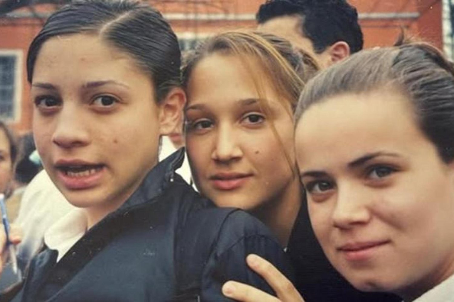 Gupse Özay'dan Nostalji Dolu Eski Fotoğraf Paylaşımıyla Gündemi Salladı