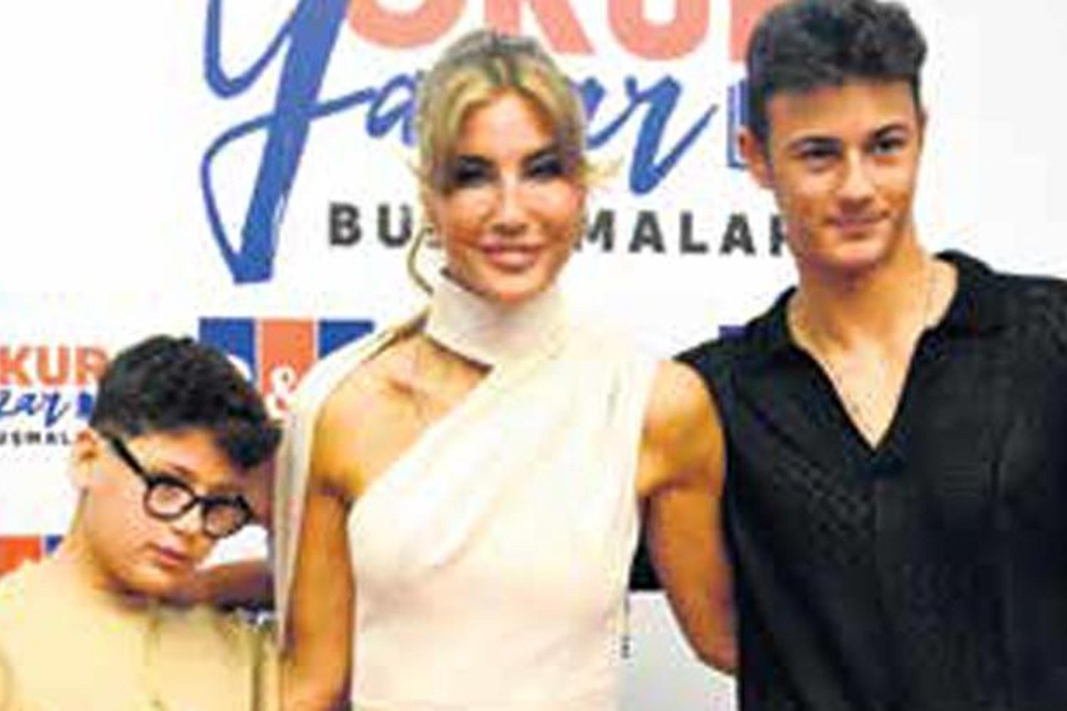 Çağla Şıkel'den Yeni Kitap İmza Gününde Duygu Dolu Anlar