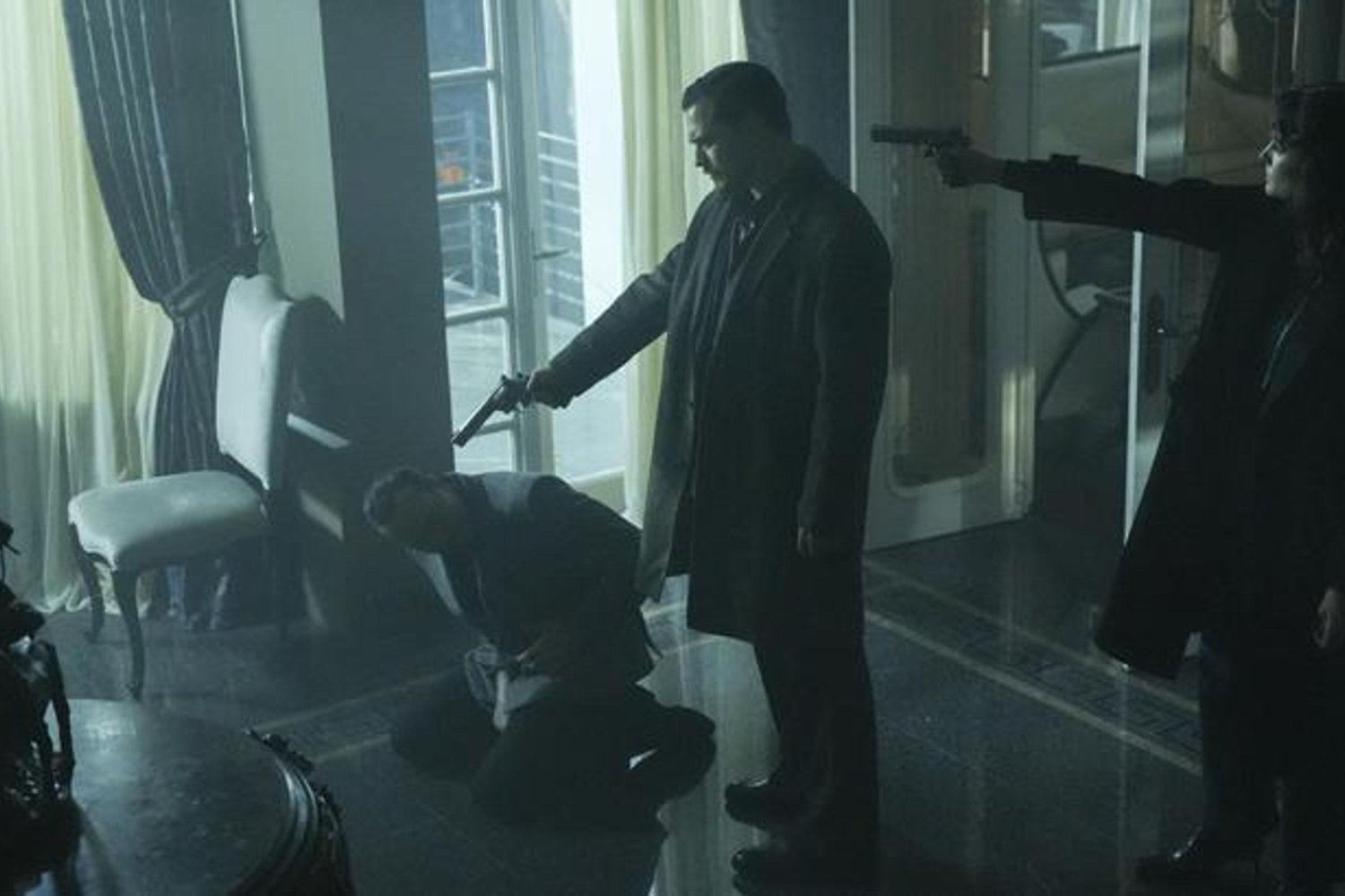 Dizi Zirvede: Nisan ve Eşref'in Duygusal Anları ve Çarşamba Akşamları Kanal D'de