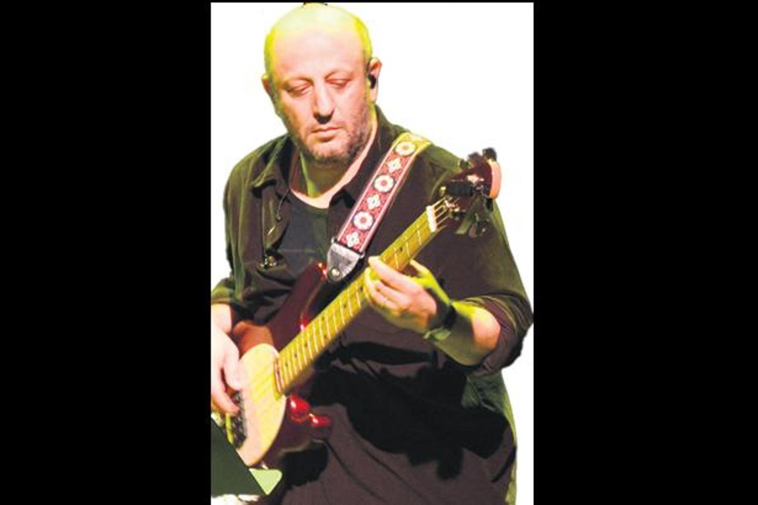 İstanbul'daki Etkinlikte Ünlü Oyuncular Sahne Aldı: Demet Evgar ve Gökçe Bahadır Gösteri Zamanı