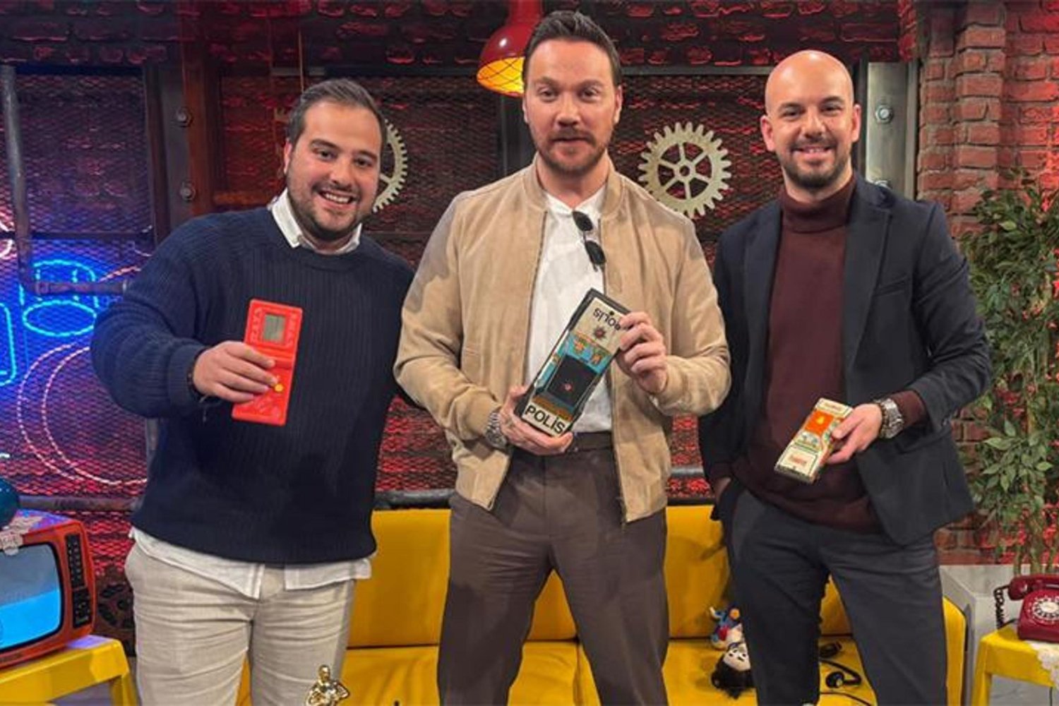 Sinan Akçıl, Ebru Gündeş’e Doğum Gününde Özel Şarkı Hediye Etti