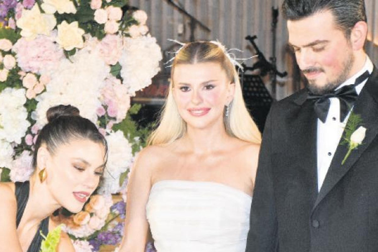 Magazin Haberleri: Mesut Yılmaz ve Yüsra Geyik'in Düğününde Sevgi Dolu Anlar