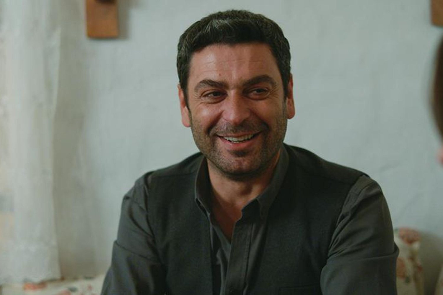 Magazin Haberleri: Cihan'ın Doğum Gününde Aşk Dolu Anlar ve Uzak Şehir'den Sürpriz Buluşma