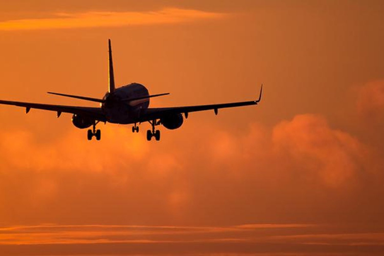 Endonezya Uçağı Sinyali Kesildi: Hava Şartları Şüphesi