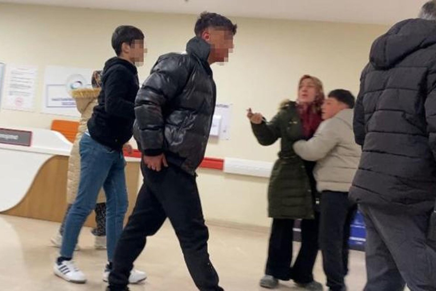 Burdur'da Gençler Arasında Şiddetli Kavga: Yaralılar Hastaneye Kaldırıldı