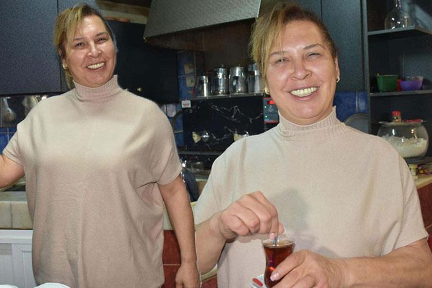 İzmir Kahveciler Odası'nda Tarihi Zafer: Jale Büyükdemir Kadın Başkan Oldu