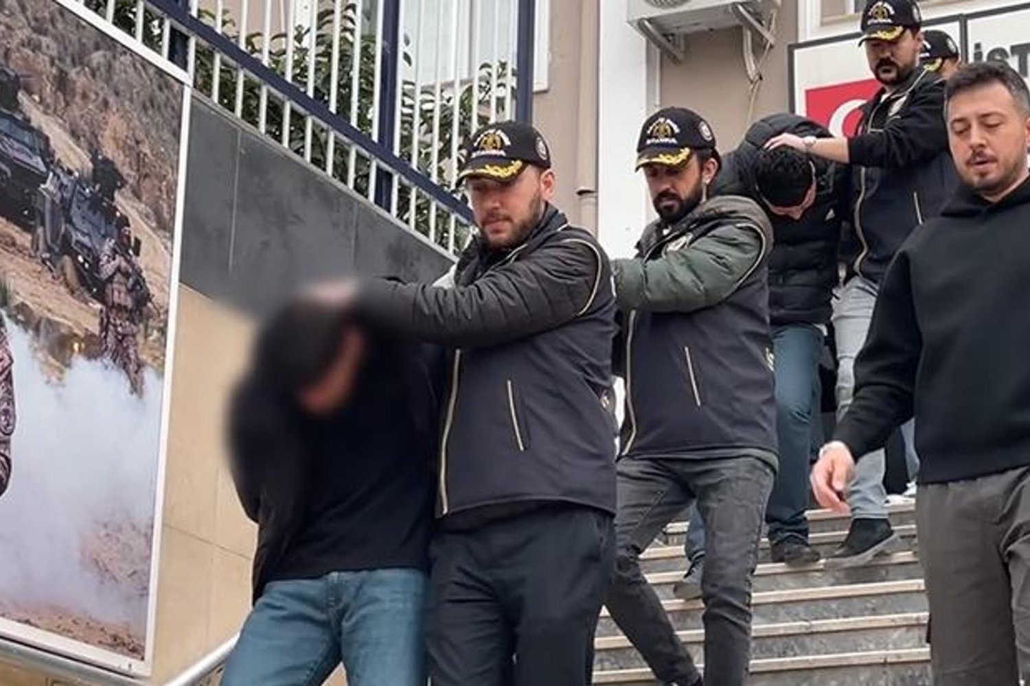 İstanbul'da Emekli Öğretmeni Dolandıran Şüpheli, Suç Ortaklarını İhbardan Bulundu