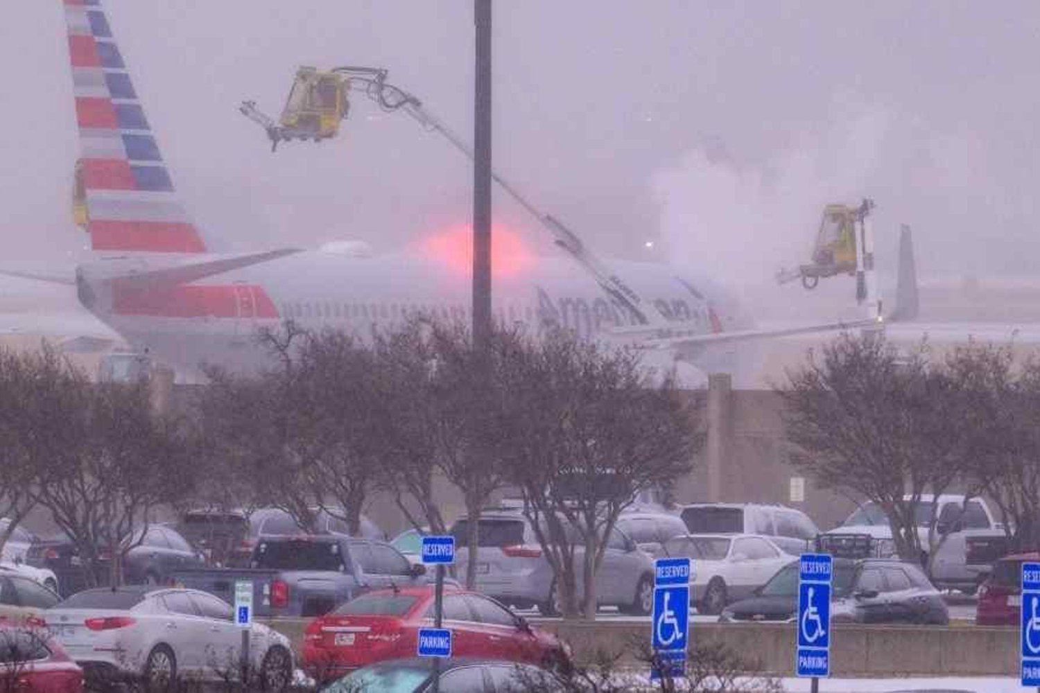 ABD'de şiddetli soğuklar ve buz fırtınası nedeniyle ölüm ve ulaşım felaketi yaşanıyor