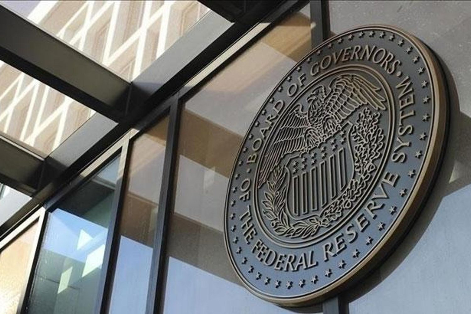 ABD Merkez Bankası Bağımsızlığı Krizi: Eski Yetkililerden Fed'e Destek Çıkışı