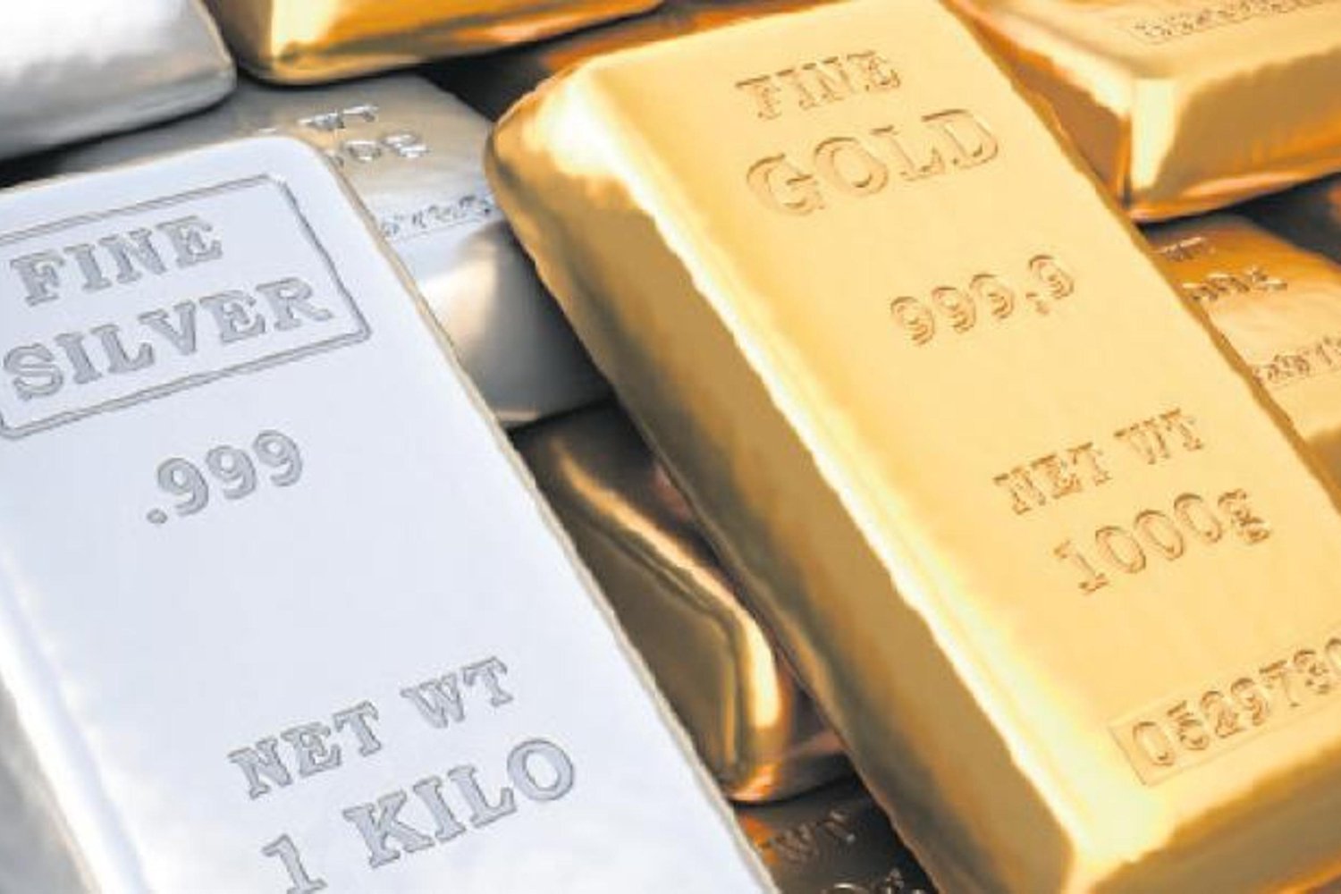 Altın ve Gümüşte Rekor Zirve: Yatırımcılar Gözlerini FED Kararına Çevirdi