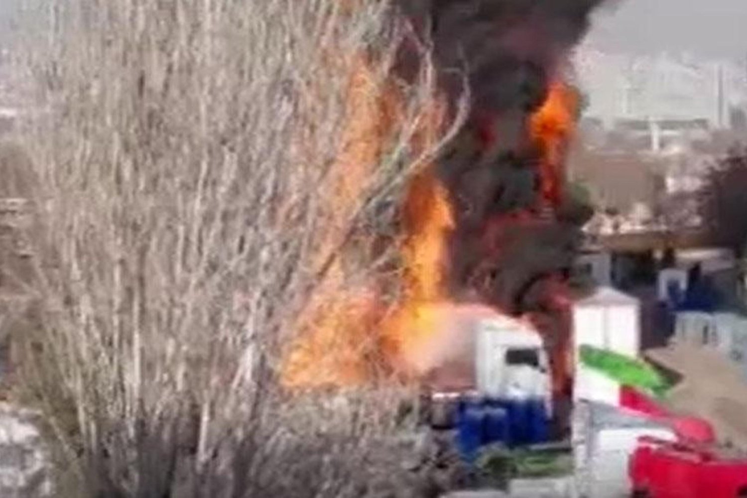 Ankara'da Otomobil Yangını: 7-8 TIR Alevlere Teslim Oldu