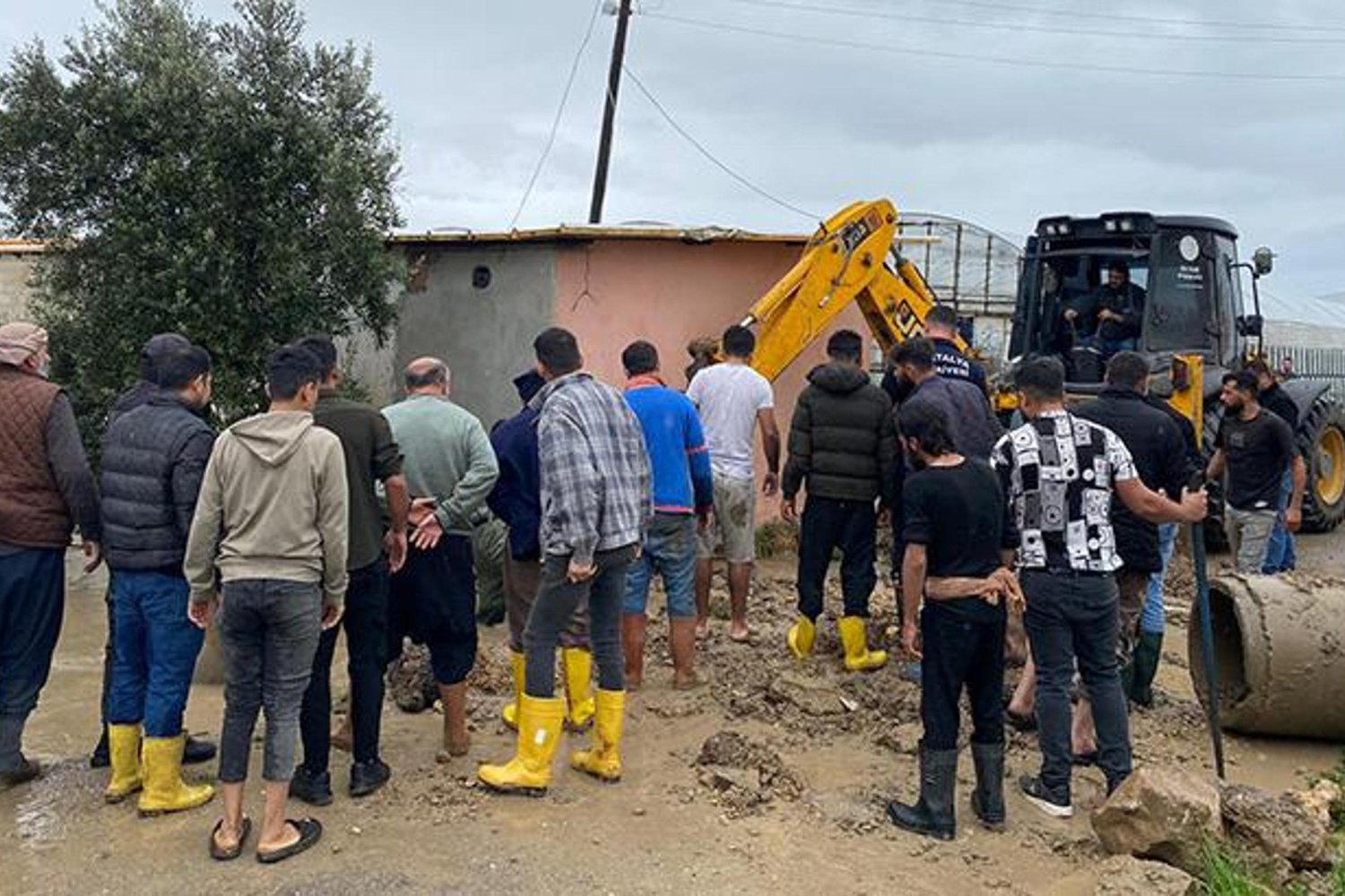 Aksu'da 3 Yaşındaki Çocuk Kanala Düştü: Beklenmedik Tehlike