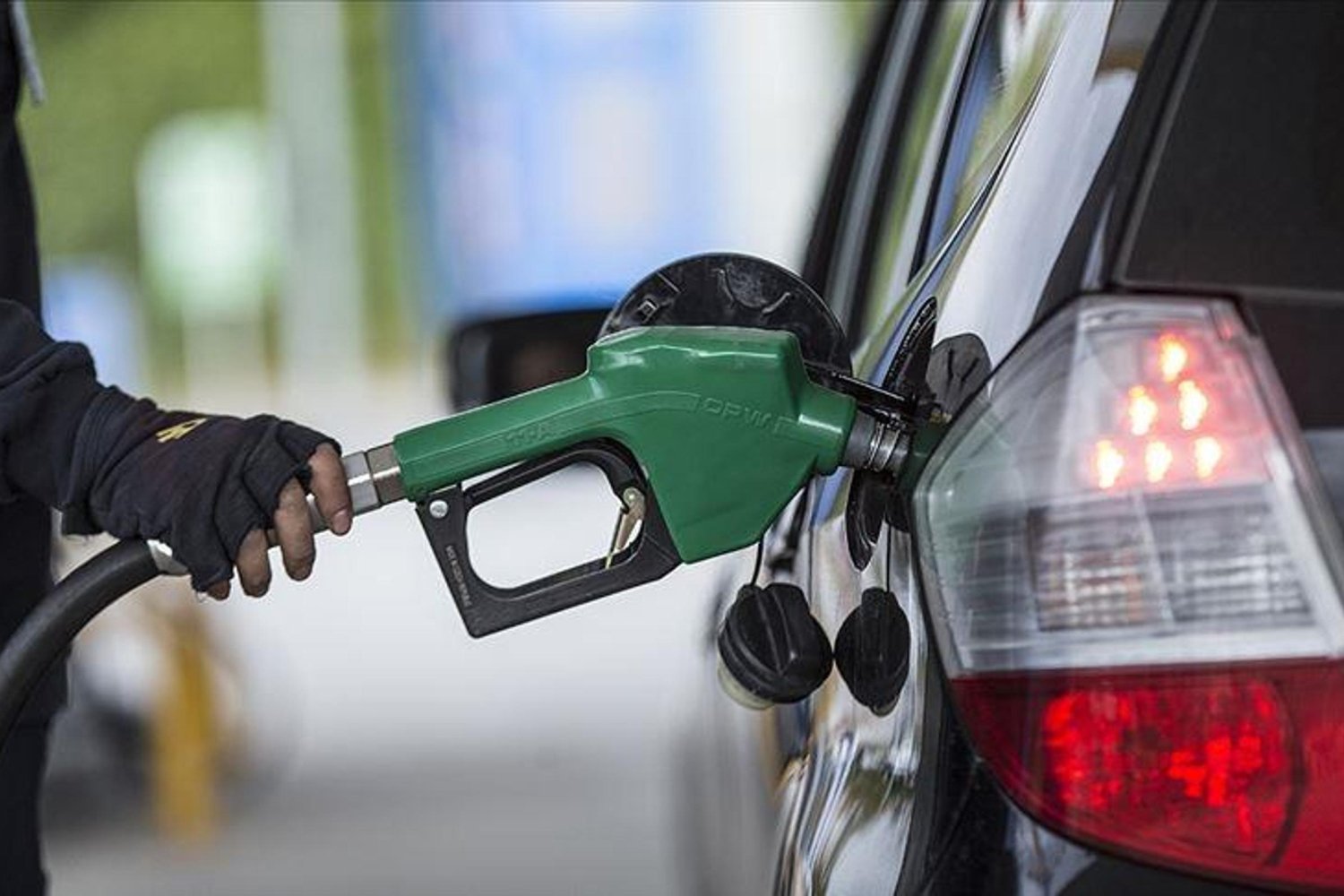 Petrol Fiyatları Düşüşe Geçti! Akaryakıt İndirimleri Başladı