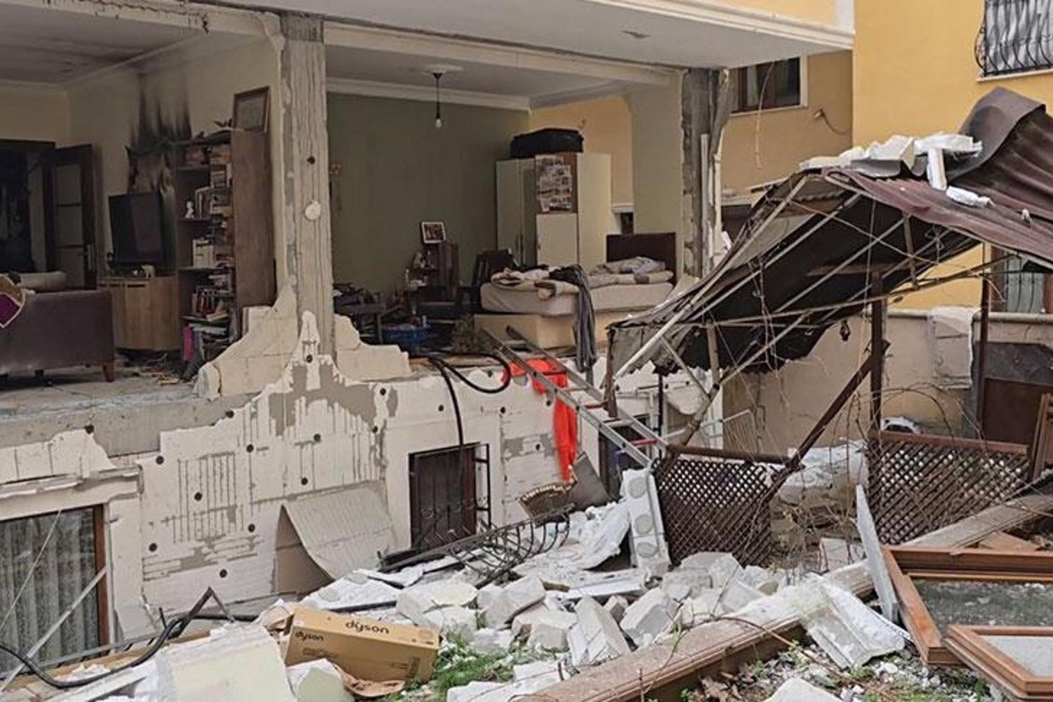 Doğal Gaz Patlaması Güngören’de 1 Kişiyi Yaraladı ve Binalarda Hasara Neden Oldu