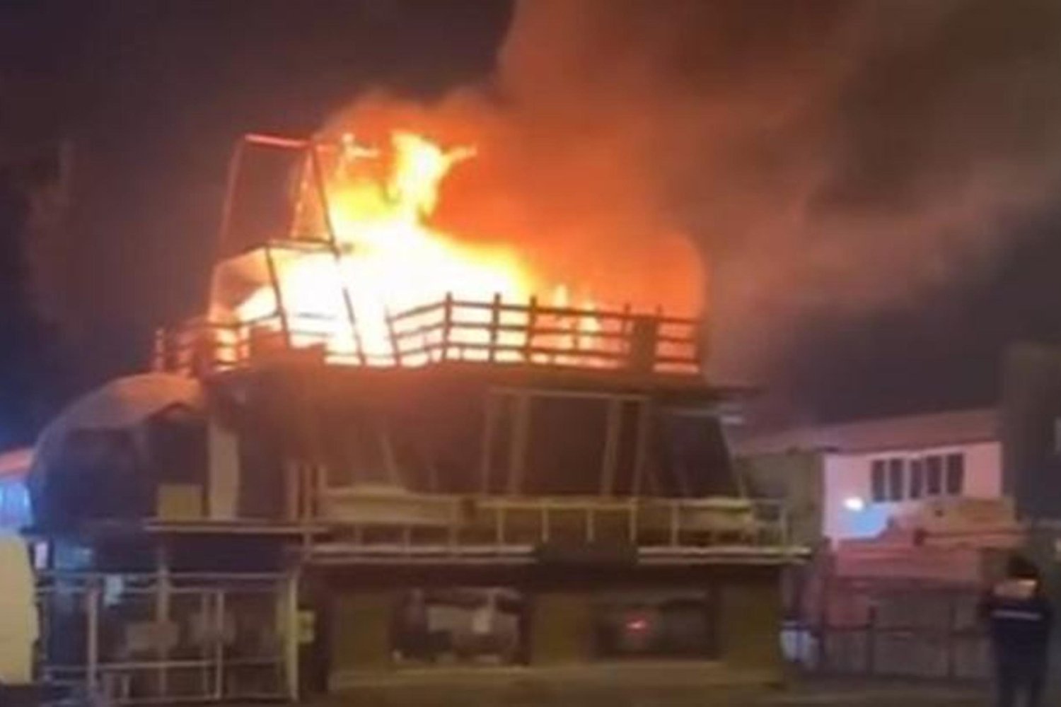 İzmir'de Ahşap Atölyesinde Yangın: Elektrik Sobası Faciası