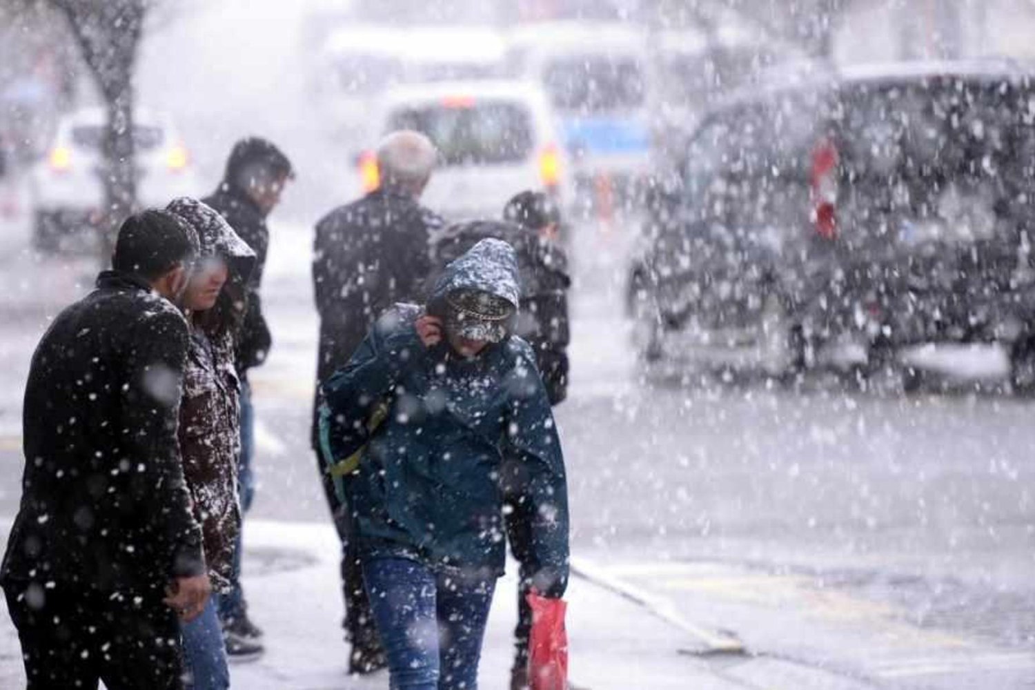 Avrupa Kar Fırtınası Hayatı Felç Etti! Fransa'da 5 Kişi Hayatını Kaybetti